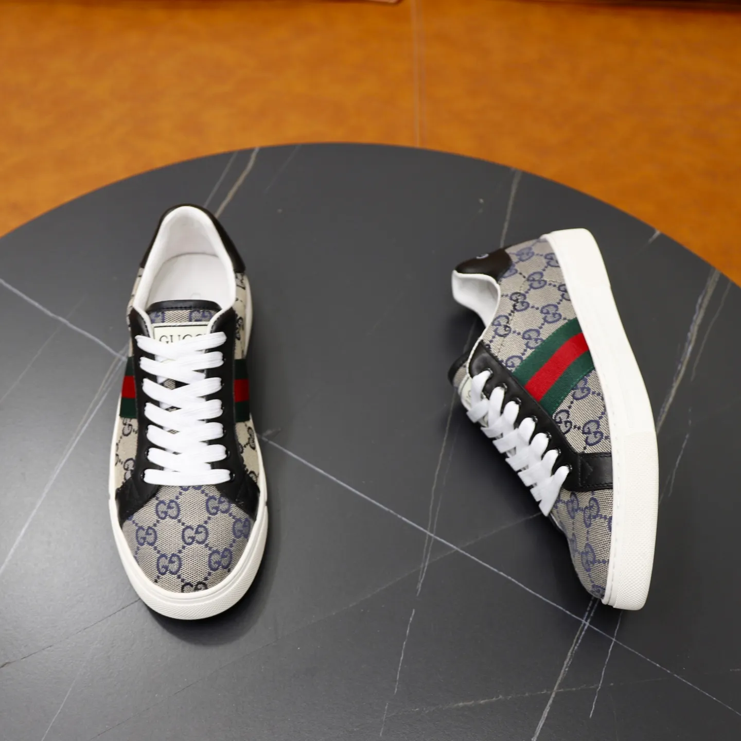 Men's shoes: 420💰🙅‍♂️🙅‍♂️🙅‍♂️ Brand: Gucci GuCCI Standard code: 38-44 (45 customized) Grade: Same as the official website Material: Brand cloth fabric Comfortable and breathable sheepskin lining Lightweight wear-resistant outsole Style category: Men's fashionable casual shoes Running sneakers Distinguished luxury brand elements Top luxury Color: actual picture color